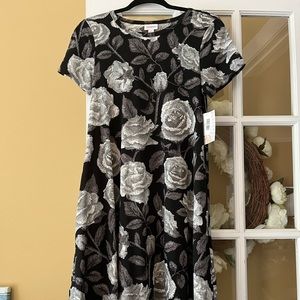 NWT gorgeous Lularoe floral Jessie dress with pockets